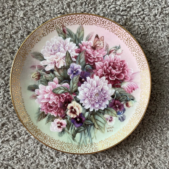 Dahlia Melody gold rimmed plate - Picture 1 of 9